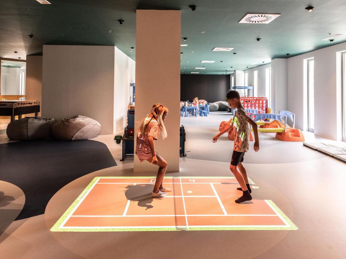 Falkensteiner Family Hotel Diadora Petrcane Eksteriør billede The children's club at the Ritz-Carlton, DIFC, Dubai