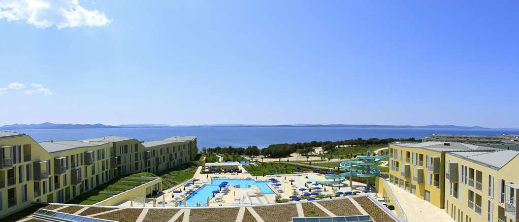 Falkensteiner Family Hotel Diadora Petrcane Eksteriør billede View of the Bay of Pag from the complex